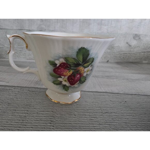 Royal Albert Strawberry Fair Tea Cup & Saucer Set - Picture 7 of 10